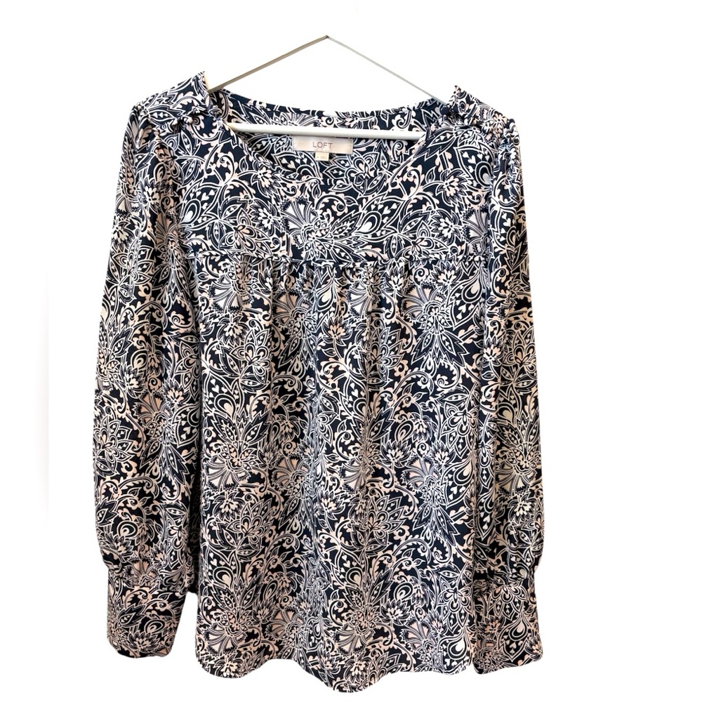 LOFT Women's bluish-gray & white long sleeve Floral Blouse. Size 14.